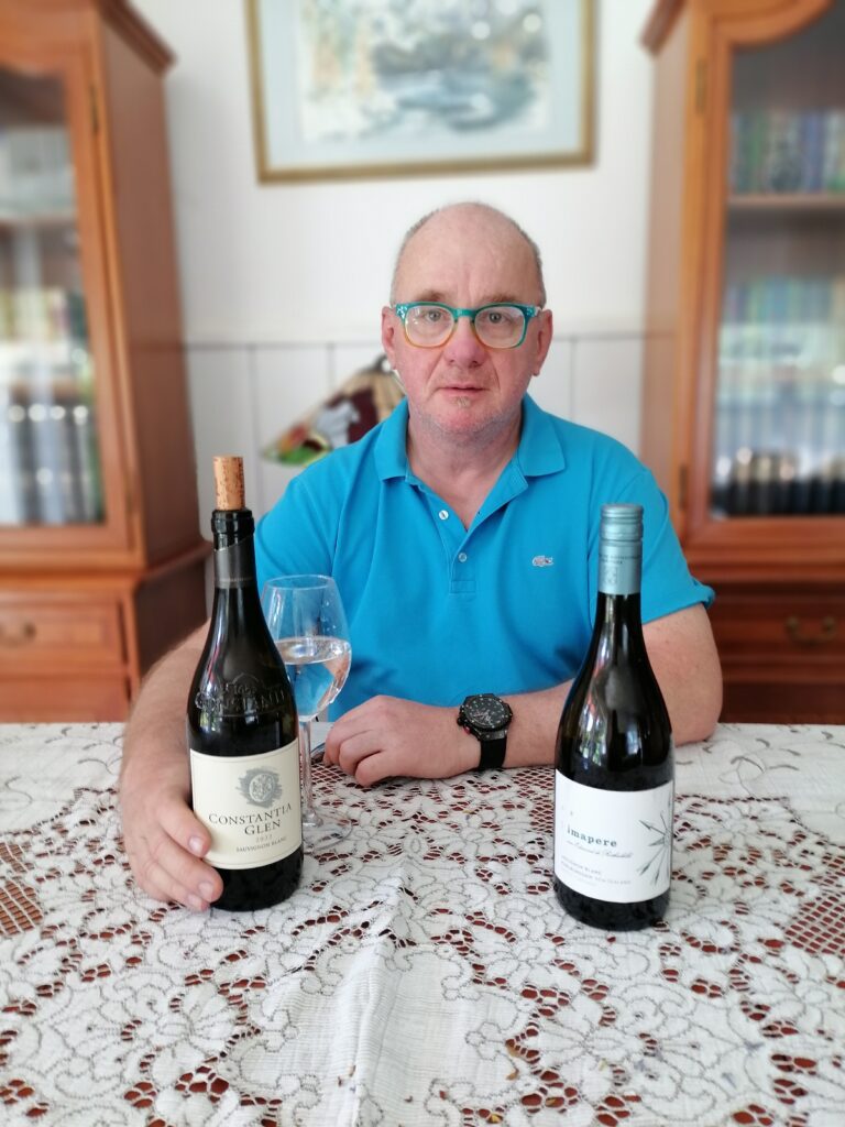 Der Wein aus Südafrika wird probiert, hier handelt es sich um einen österrereichischen Weinbauer wie Leo Hilliinger und Dr. Waibel die gemeinsam ein Weingut in Südafrika betreiben, für mich ist der Wein sehr stark. aber gut