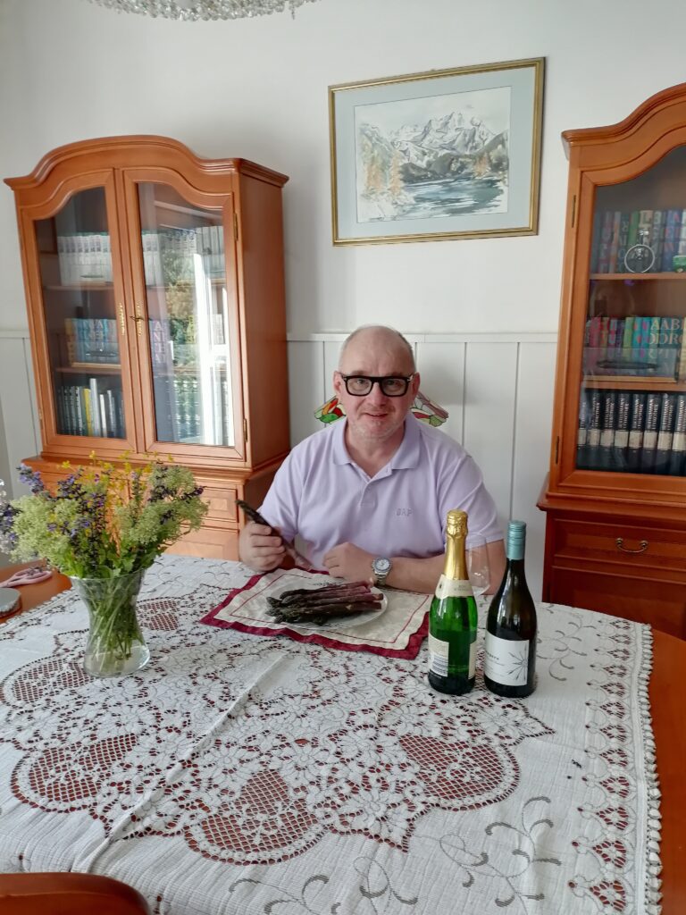 Endlich ist es soweit wie jedes Jahr lila Spargel