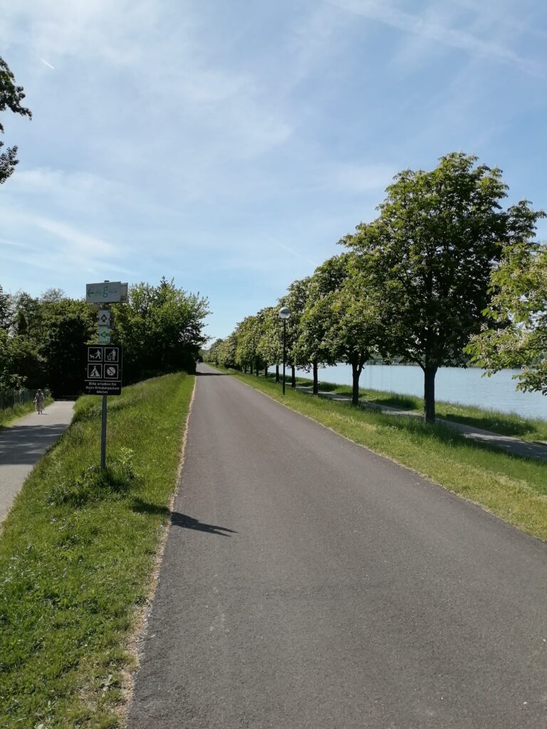 Der Radweg an der Donau