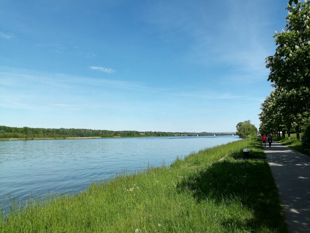 Entlang der Donau Richtung Wien